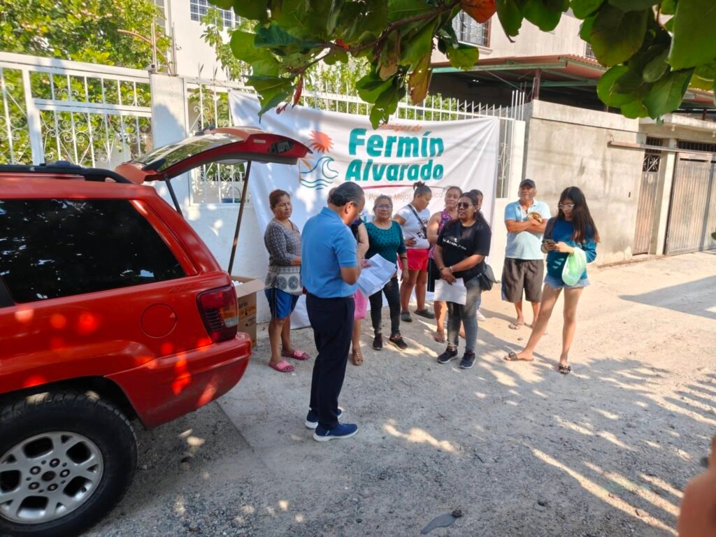 Fermín Alvarado hizo un llamado enérgico a dignificar los barrios y colonias de Acapulco, señalando que la transformación de la ciudad no debe limitarse únicamente a la zona turística.