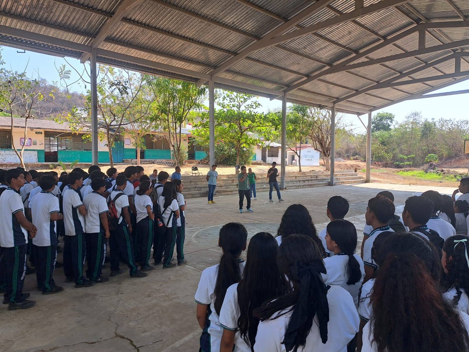 Alexis Nájera, ha intensificado sus recorridos por las zonas rurales y colonias populares de Acapulco, impulsando un modelo de trabajo comunitario