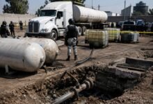 La FGR desmanteló una red dedicada al robo de Gas LP en Edomex; aseguró combustible, armas, dinero, tractocamiones y 11 inmuebles.