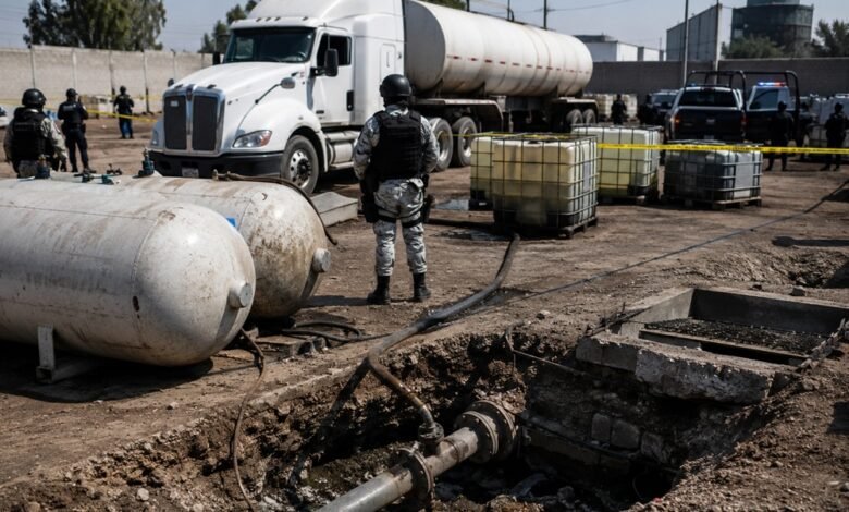 La FGR desmanteló una red dedicada al robo de Gas LP en Edomex; aseguró combustible, armas, dinero, tractocamiones y 11 inmuebles.