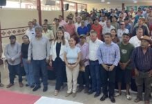Javier Ibarra Ángulo, gerente estatal de NAFIN en Guerrero, entrega cartas de liberación de adeudos a más de 90 productores del campo guerrerense