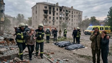 Un ataque ruso con misiles dejó 10 muertos y 17 heridos en Járkov, Ucrania. El impacto golpeó una zona con viviendas, comercios y una cafetería.