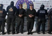 Dos policías de Acapulco fueron detenidos por su presunta responsabilidad en un homicidio; una patrulla oficial estaría vinculada al caso.