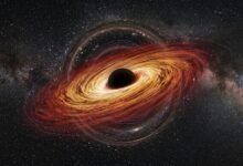 El telescopio James Webb detectó un extraño objeto del universo temprano que podría ser un agujero negro rodeado por una enorme envoltura de gas