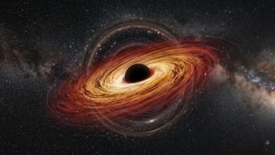 El telescopio James Webb detectó un extraño objeto del universo temprano que podría ser un agujero negro rodeado por una enorme envoltura de gas