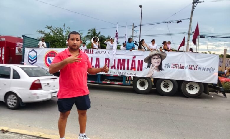 Caravana vehicular encabezada por Fernando Valle en Acapulco